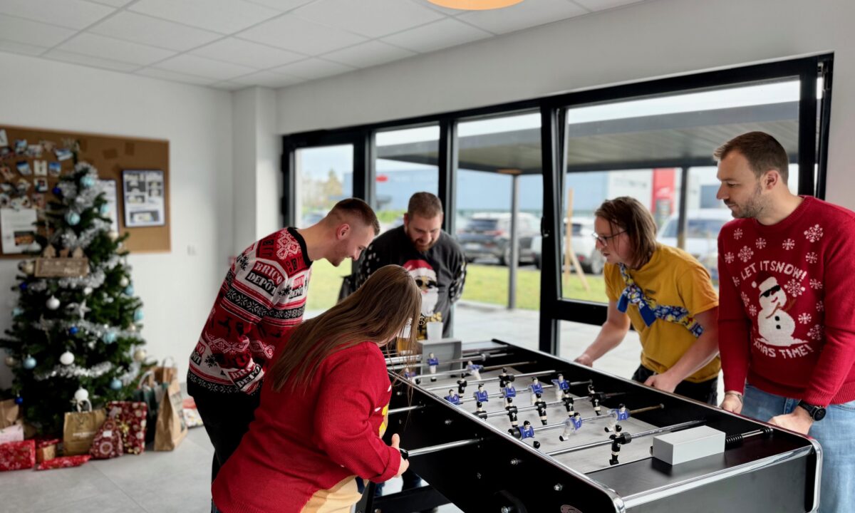 𝐄𝐧𝐬𝐞𝐦𝐛𝐥𝐞 𝐩𝐨𝐮𝐫 𝐜𝐨𝐧𝐜𝐥𝐮𝐫𝐞 𝐥’𝐚𝐧𝐧𝐞́𝐞 𝐞𝐭 𝐬𝐞 𝐩𝐫𝐨𝐣𝐞𝐭𝐞𝐫 𝐯𝐞𝐫𝐬 𝐥’𝐚𝐯𝐞𝐧𝐢𝐫